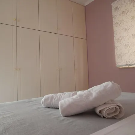 Gio's Cosy With Private Balcony Апартаменты