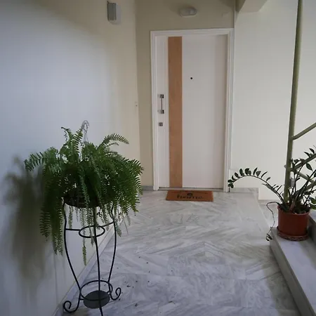 Gio's Cosy With Private Balcony