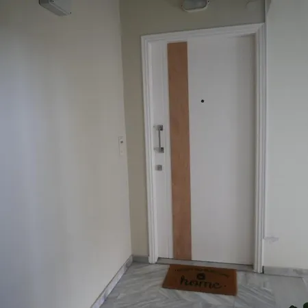 Gio's Cosy With Private Balcony