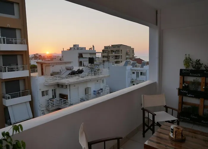 Gio's Cosy With Private Balcony Apartament