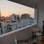 Gio's Cosy With Private Balcony Апартаменти