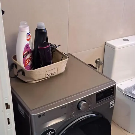 Gio's Cosy With Private Balcony